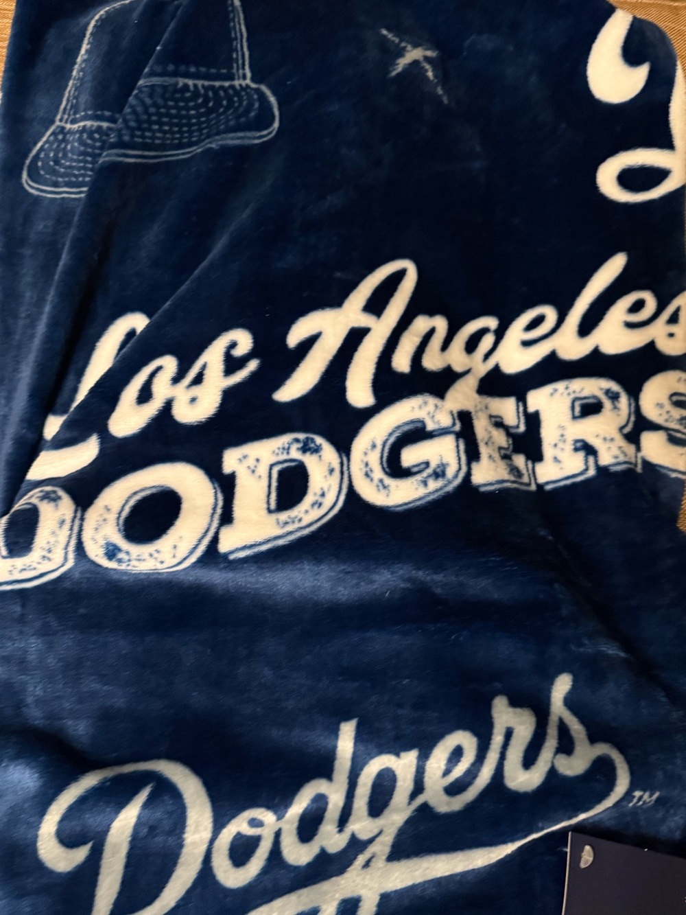 Los Angeles Dodgers Navy Plush Throw Blanket - Official Team Script - Picture 5 of 5